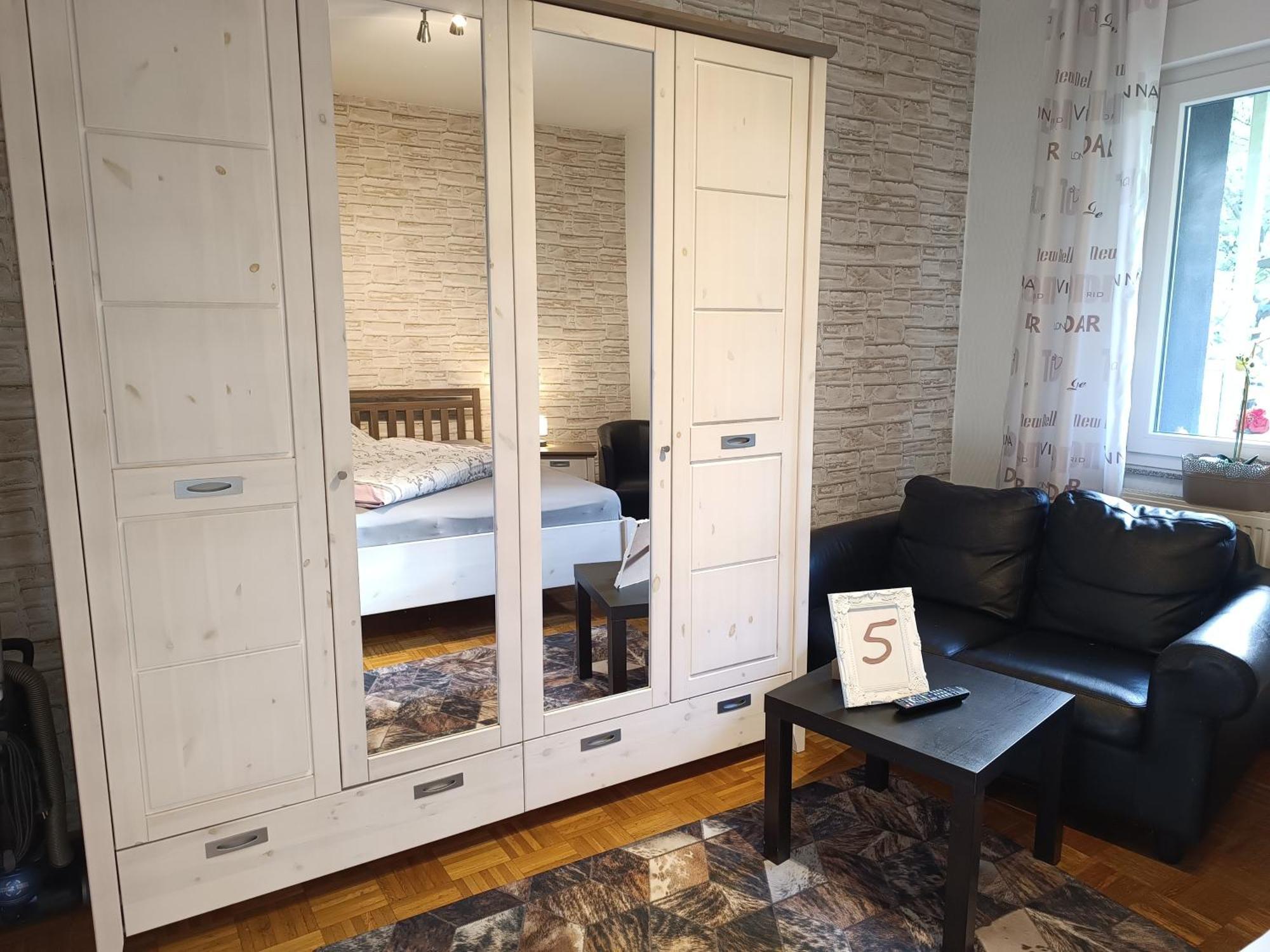Apartment 5x Balkon-apartments Mit Kueche 40-65qm Ruhrgebietferienwohnung Dobry-fuchs